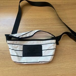 Aloha collection cross bag